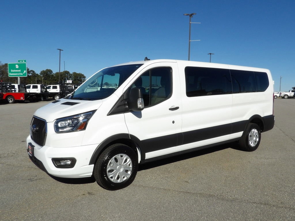 Used 2023 Ford Transit 350 XLT RWD image 3