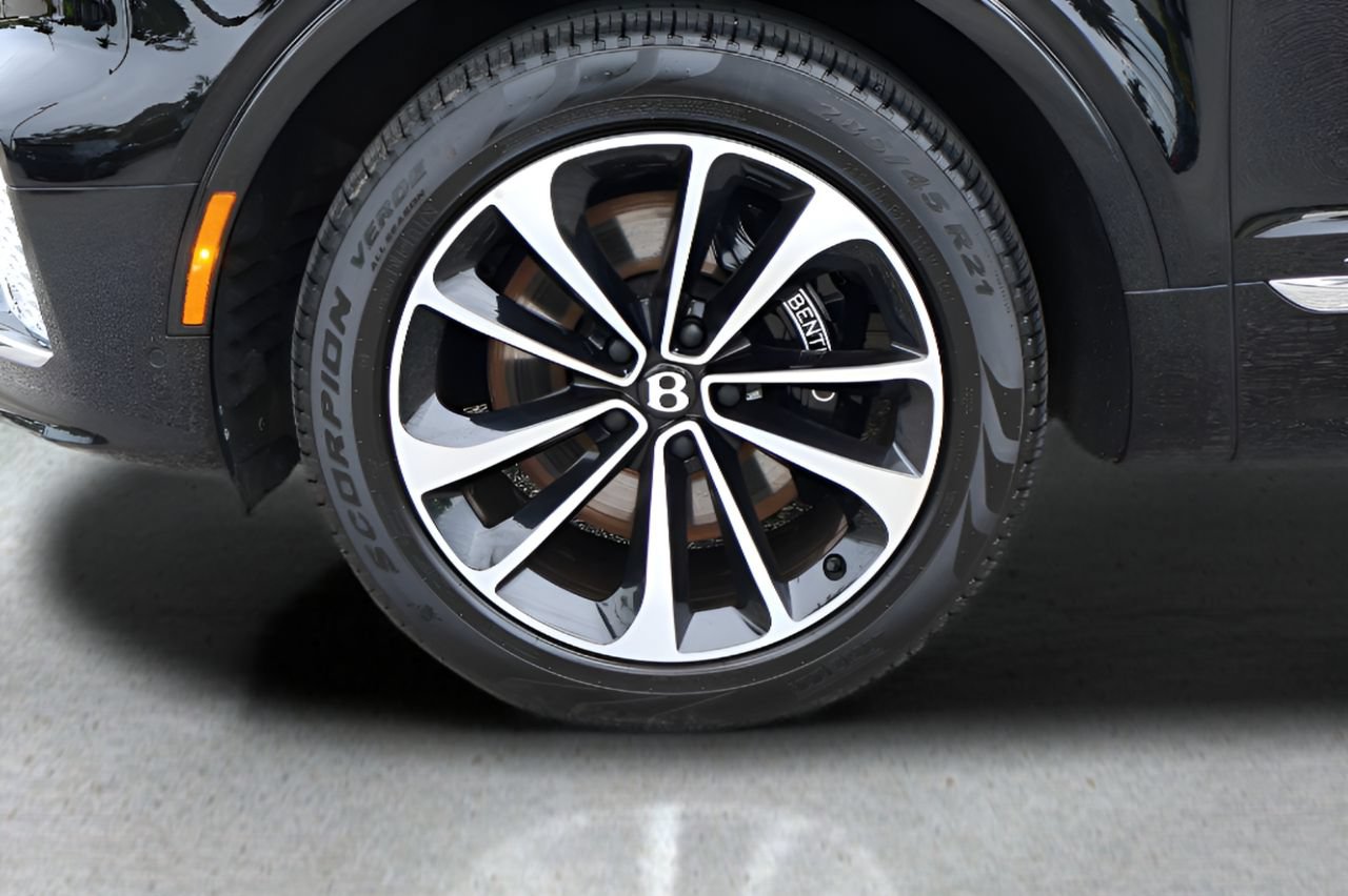 Used 2025 Bentley Bentayga Extended Wheelbase AWD/4WD image 6
