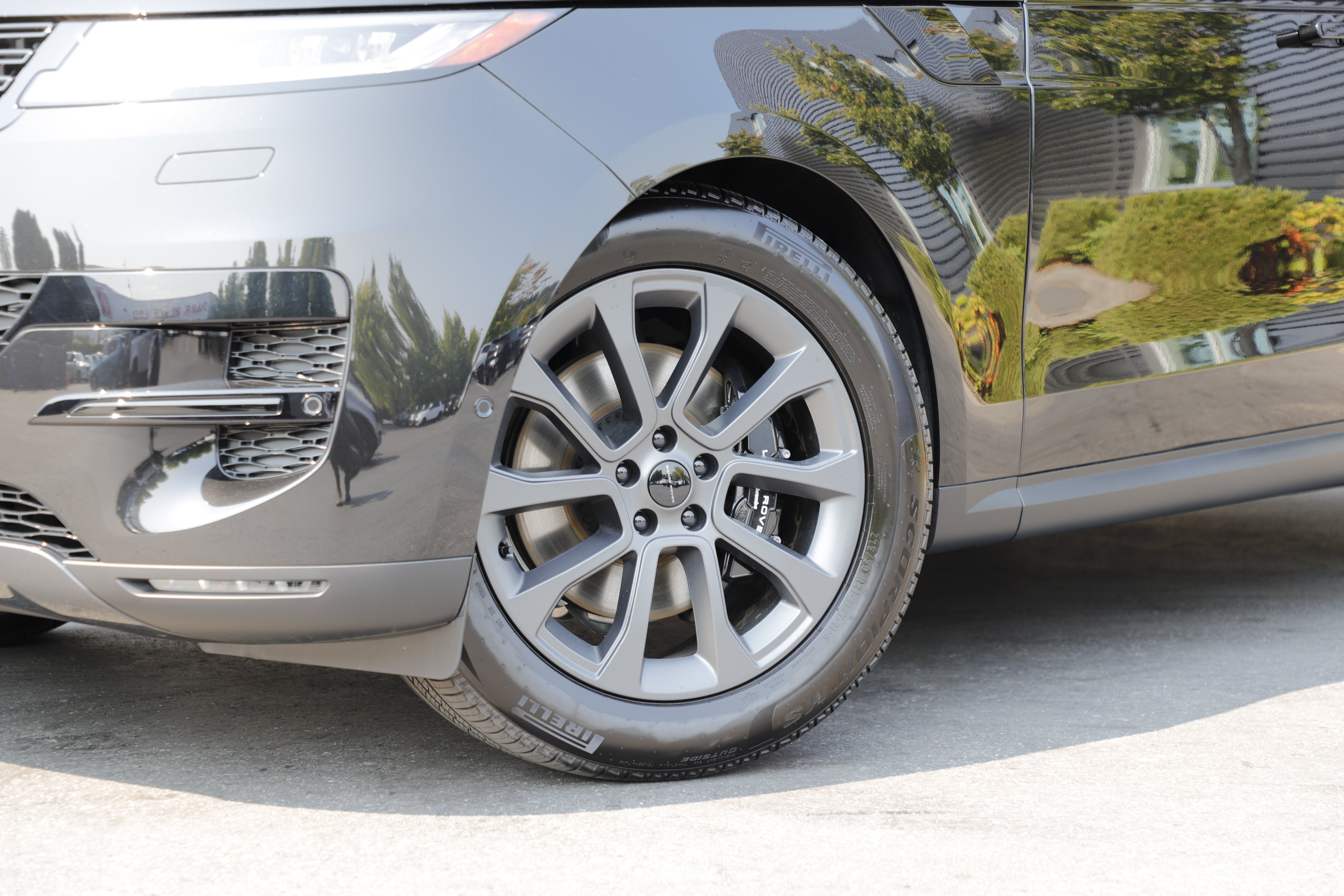 New 2026 Land Rover Range Rover Sport SE AWD/4WD image 2