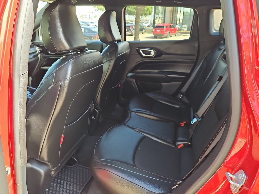 Used 2025 Jeep Compass Trailhawk AWD/4WD image 28