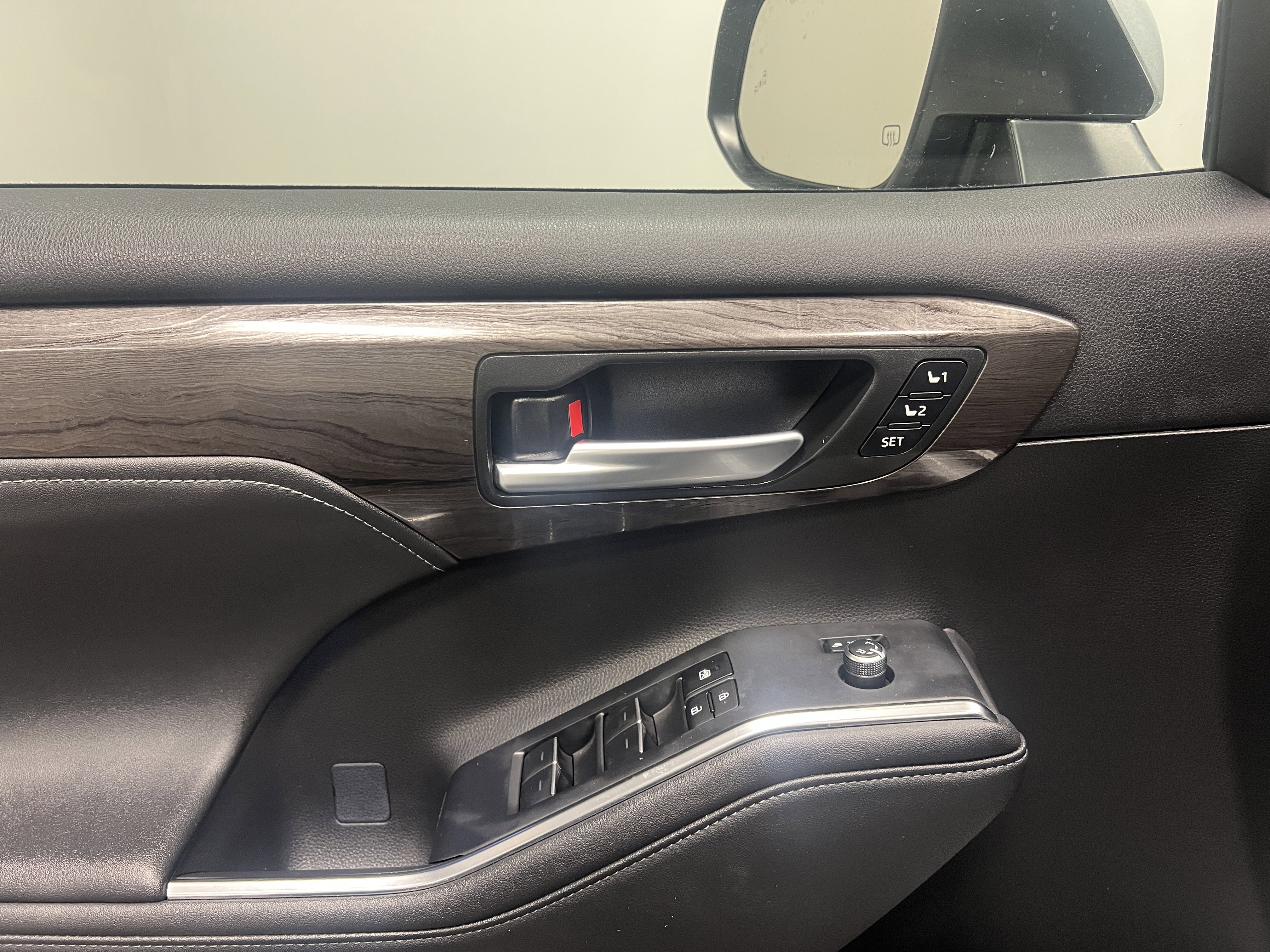 Used 2023 Toyota Highlander Limited image 20