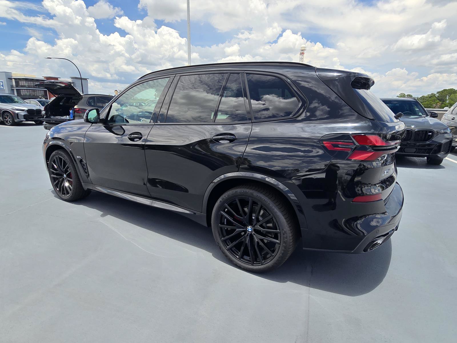 New 2026 BMW X5 xDrive40i w/ M Sport Package AWD/4WD image 5