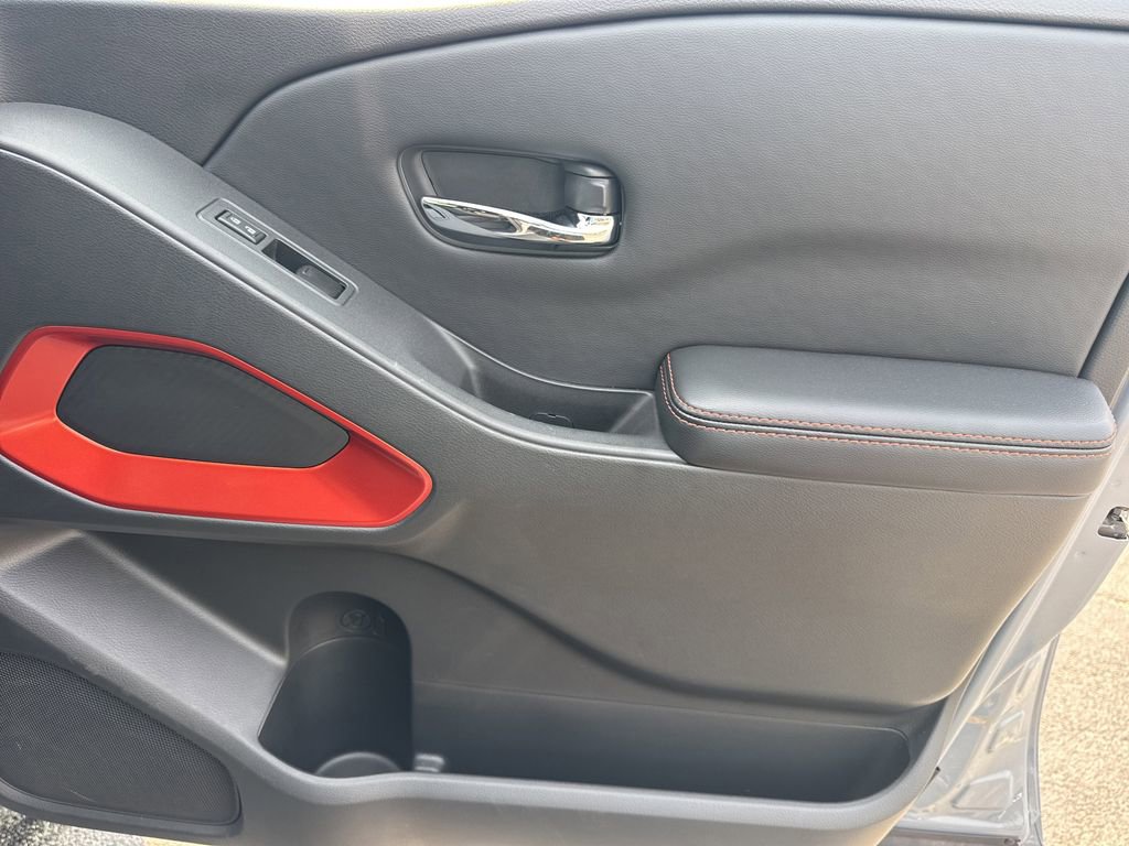 Used 2025 Nissan Frontier PRO-4X image 14