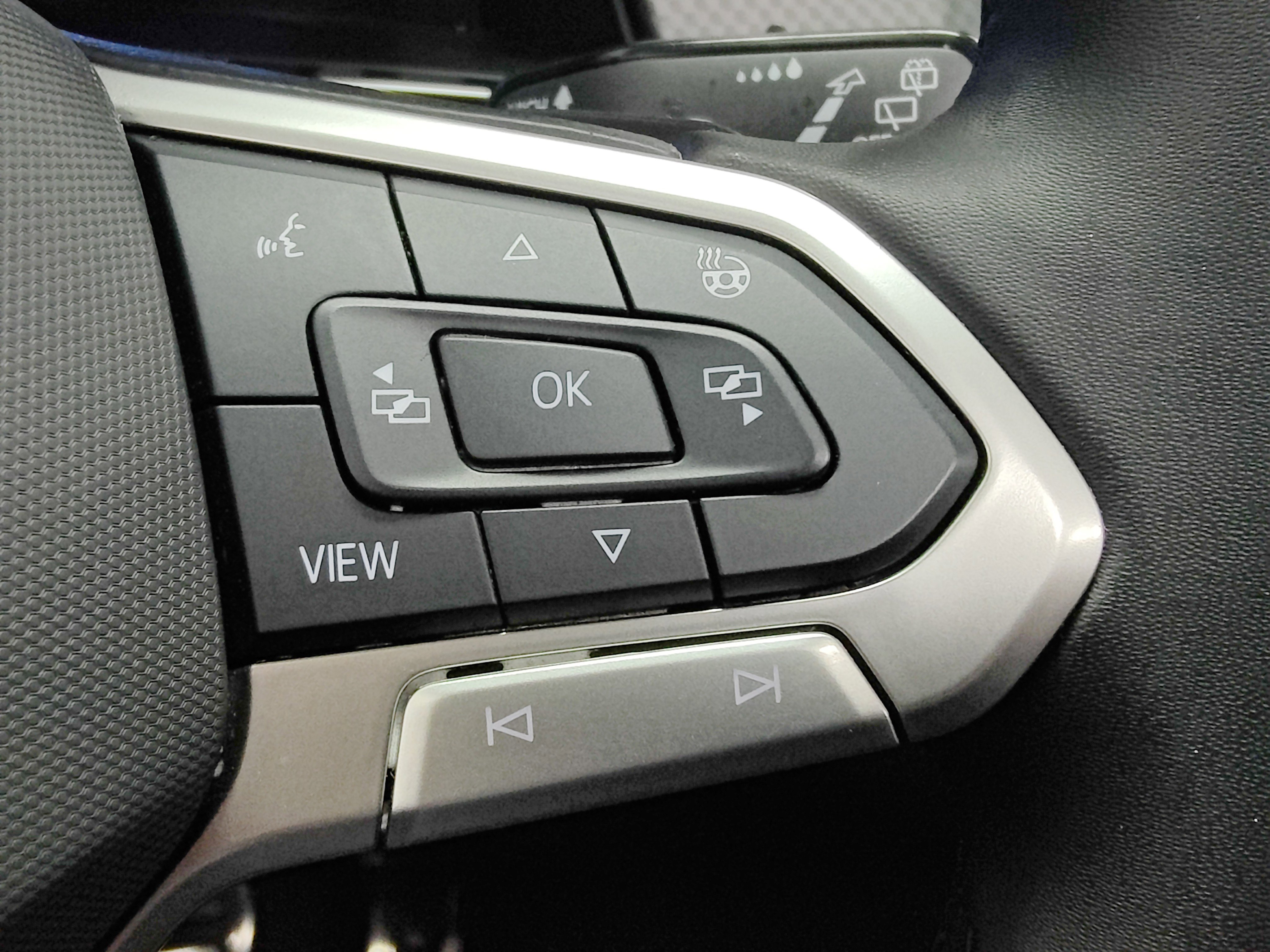 Used 2025 Volkswagen Atlas Peak Edition SE image 26