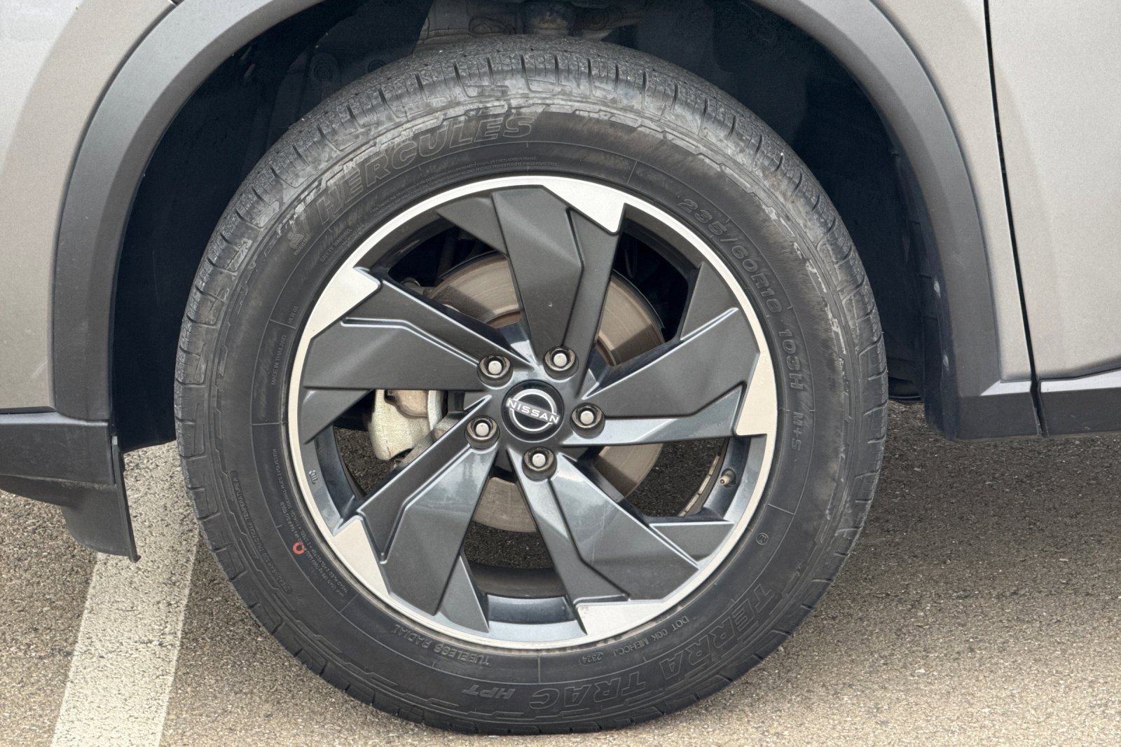 Used 2024 Nissan Rogue SV image 45