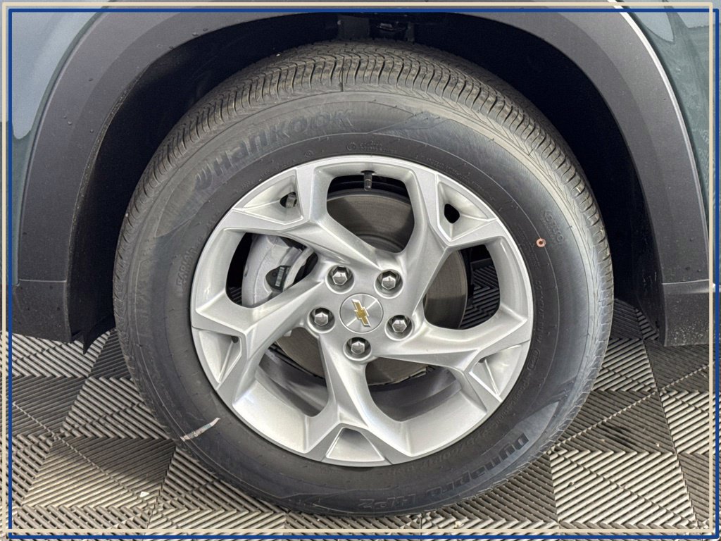 New 2026 Chevrolet Trax LS w/ LS Convenience Package FWD image 34