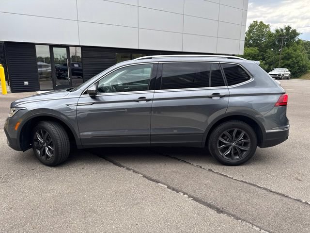 Used 2023 Volkswagen Tiguan SE AWD/4WD image 2