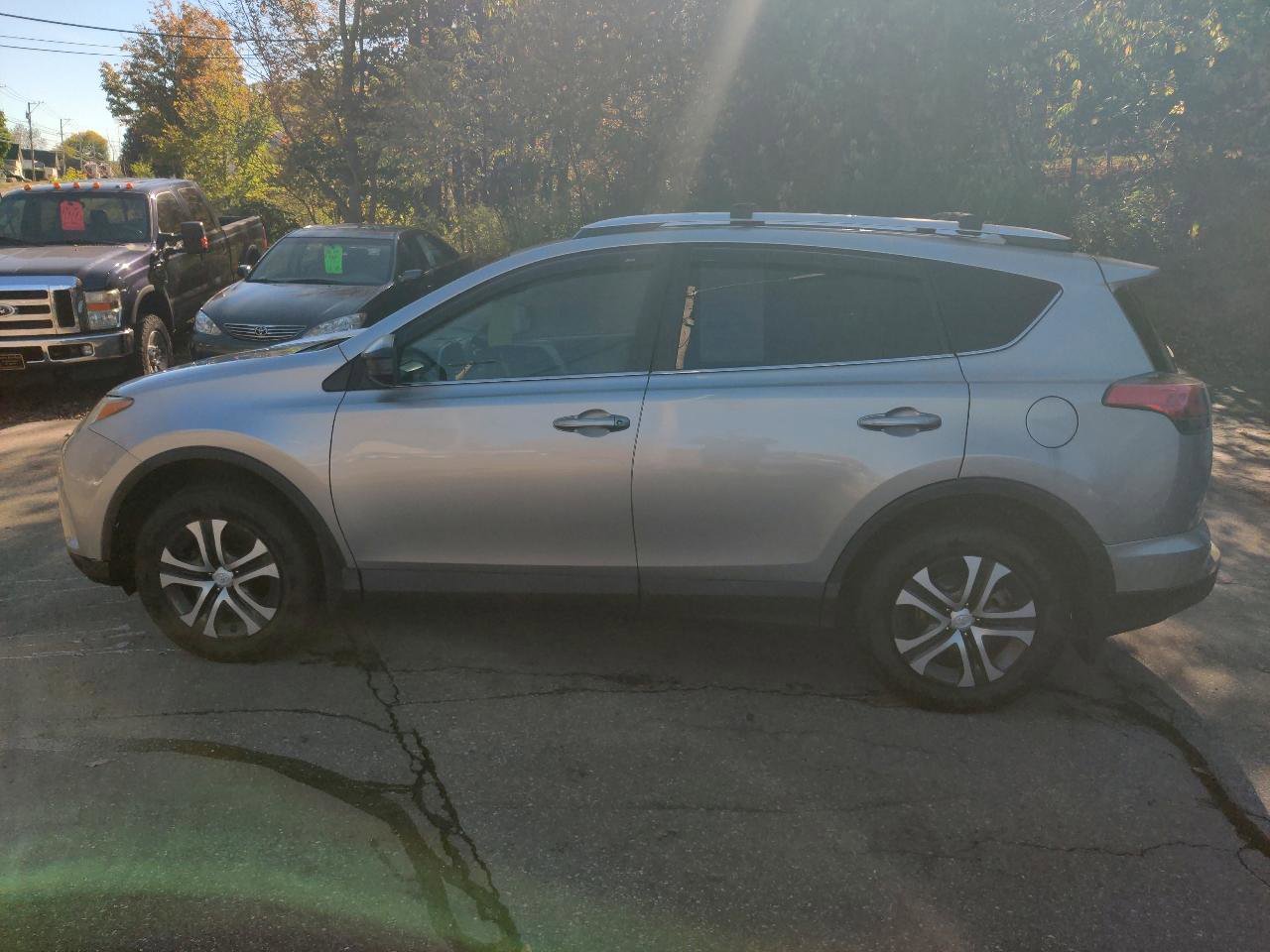 Used 2016 Toyota RAV4 LE AWD/4WD image 3