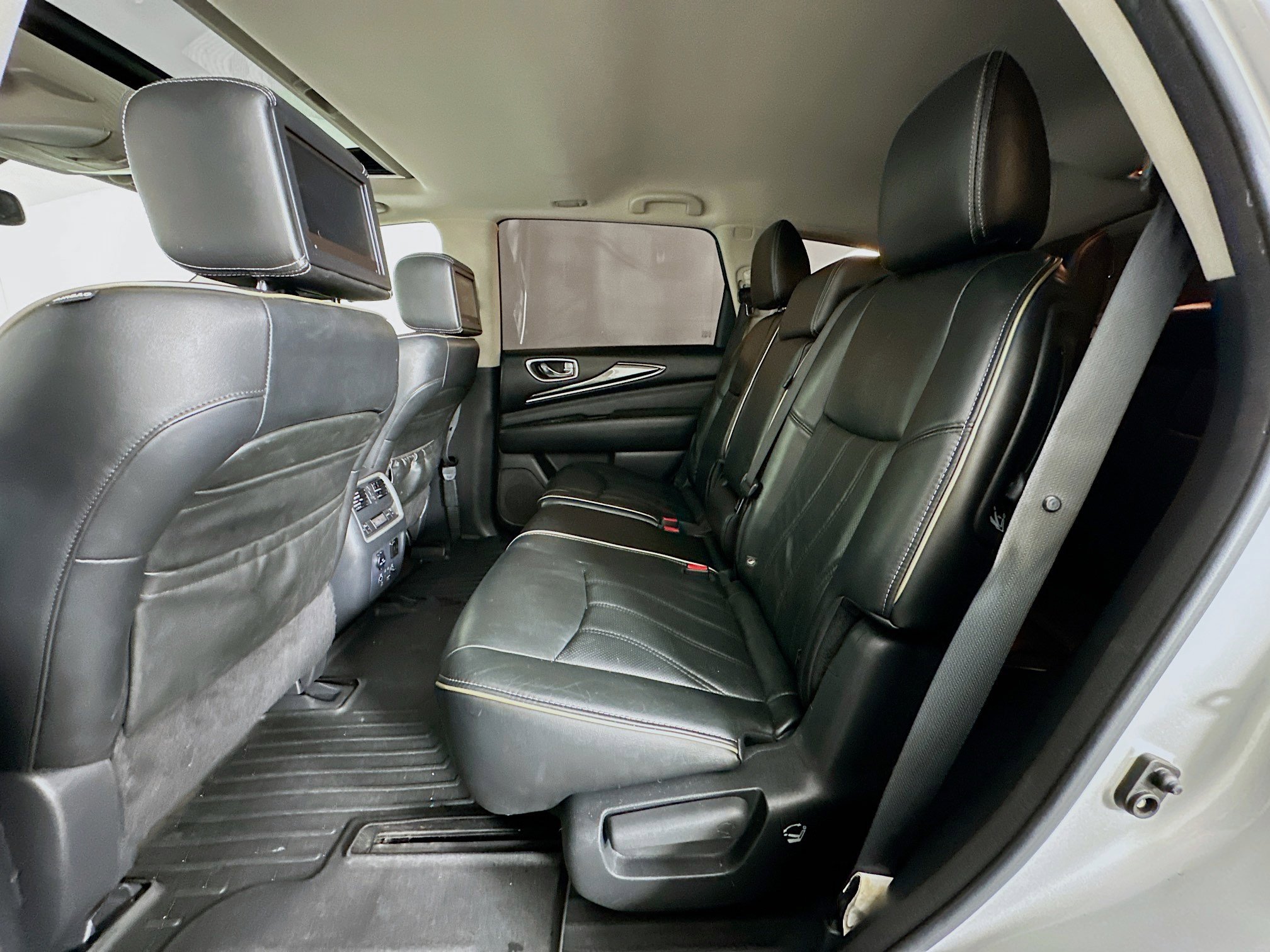 Used 2017 INFINITI QX60 Luxe w/ Premium Plus Package image 30