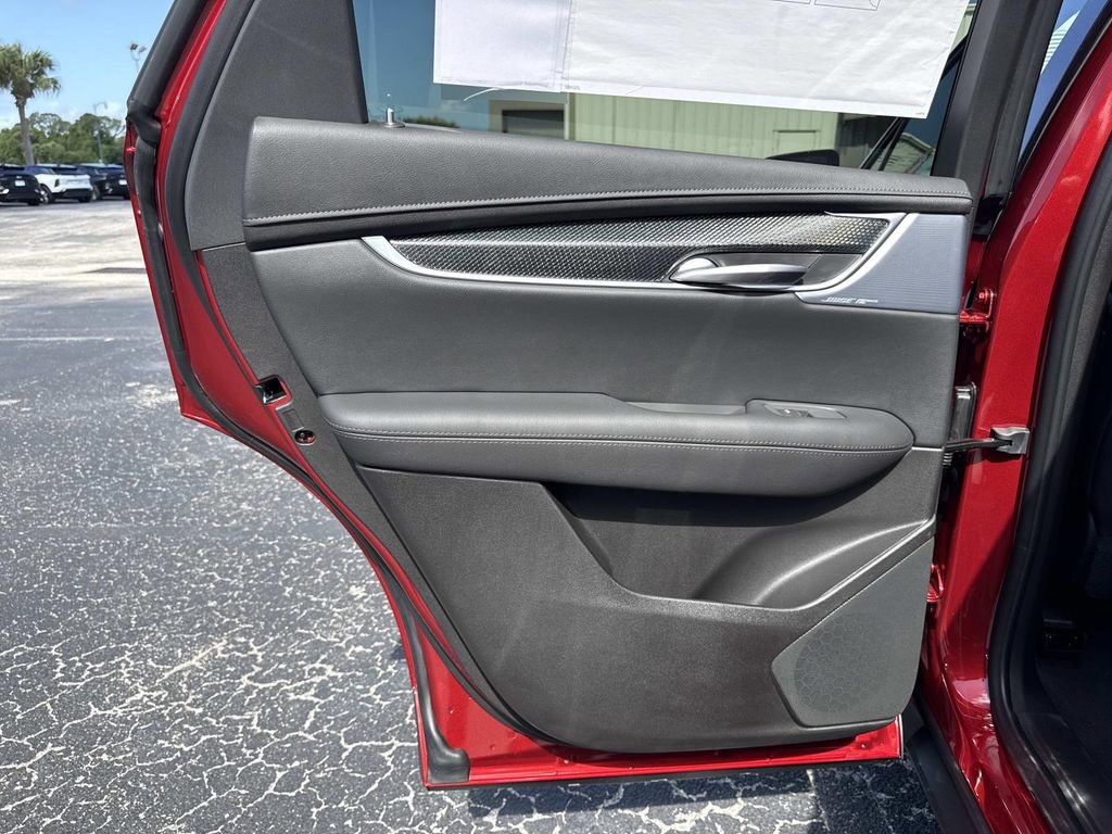 New 2026 Cadillac XT5 Sportv w/ LPO, Onyx Lite Package image 13