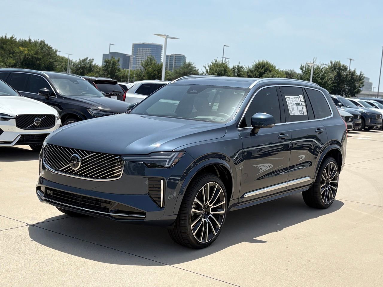 New 2026 Volvo XC90 B5 Ultra w/ Lounge Package image 2