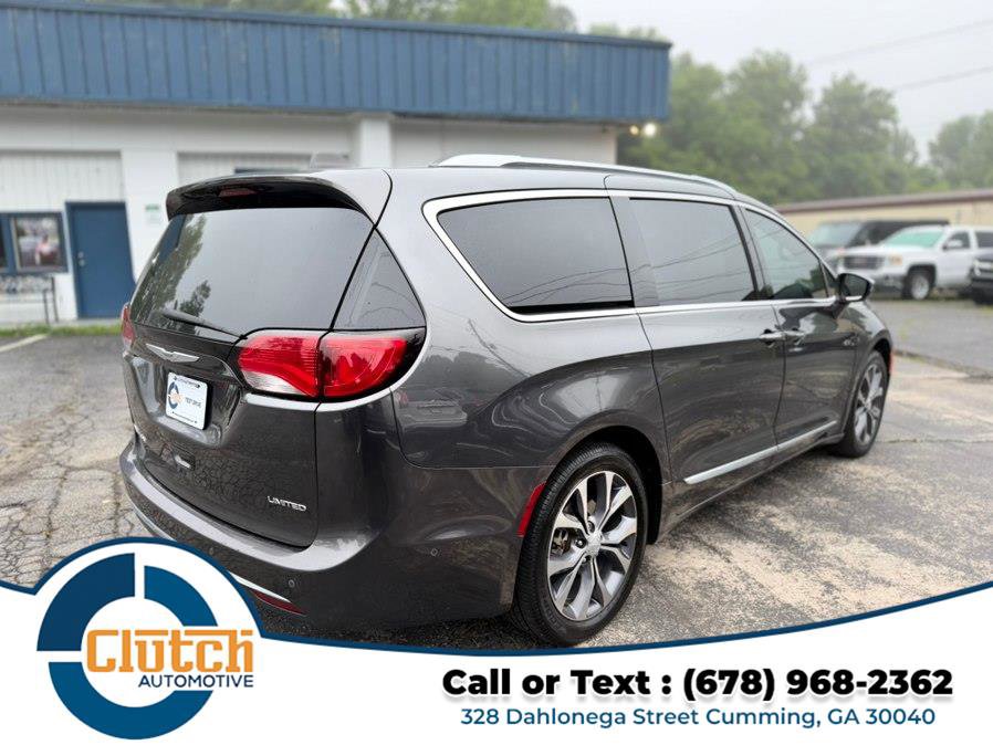 Used 2017 Chrysler Pacifica Limited FWD image 6