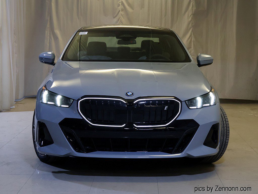 Used 2026 BMW i5 eDrive40 w/ M Sport Package AWD/4WD image 2