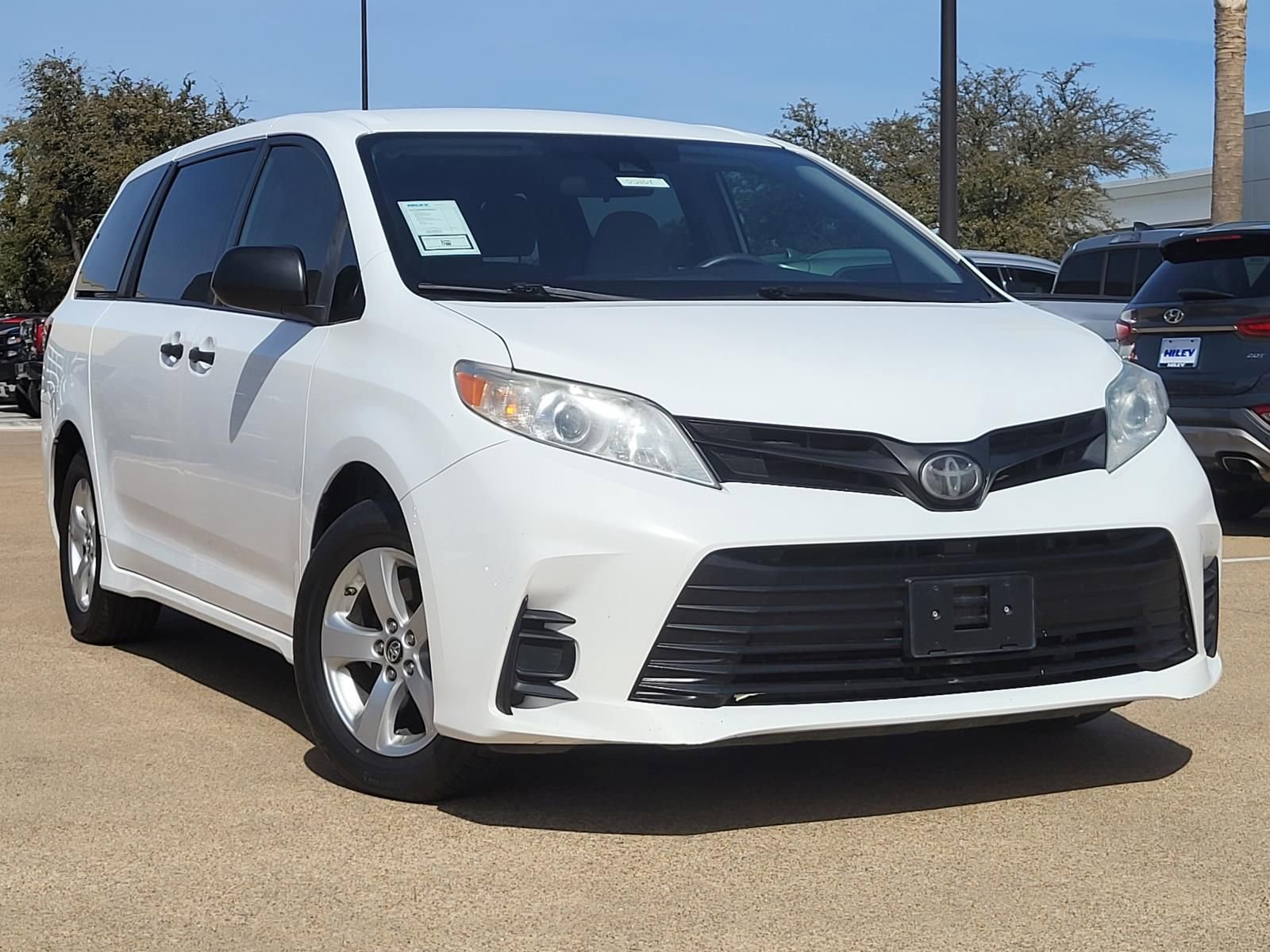 Used 2020 Toyota Sienna L image 1