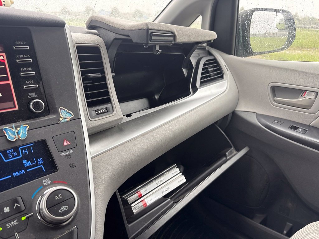 Used 2020 Toyota Sienna L FWD image 26