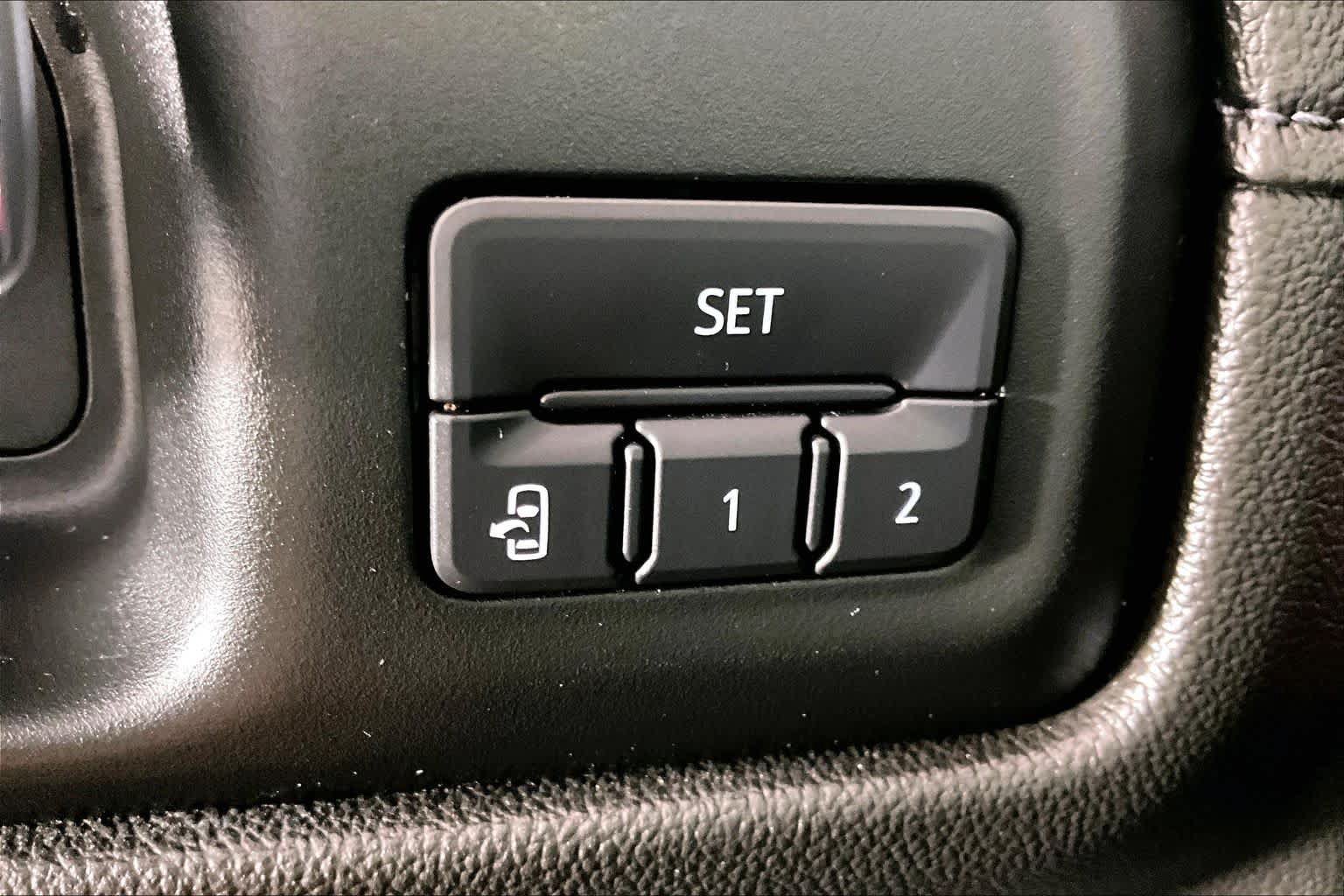 Used 2019 Chevrolet Silverado 1500 High Country w/ Technology Package RWD image 31