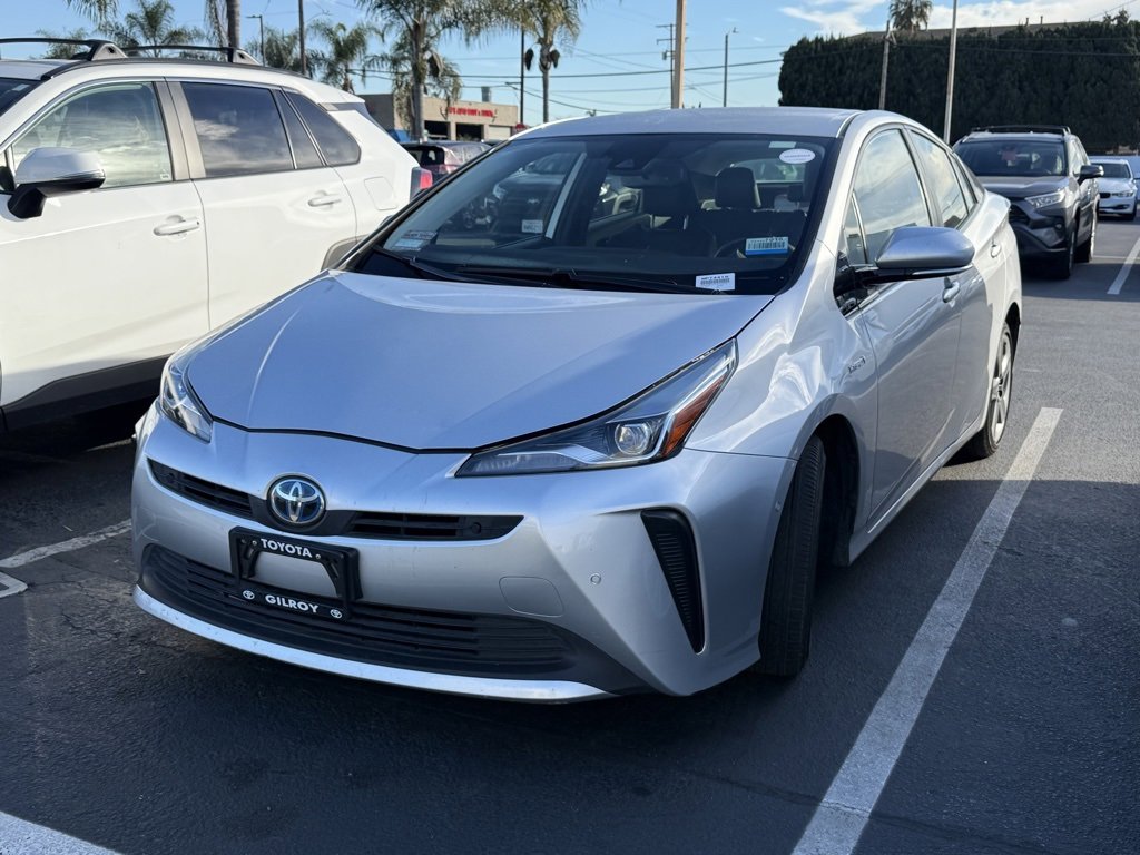 Used 2019 Toyota Prius XLE image 2