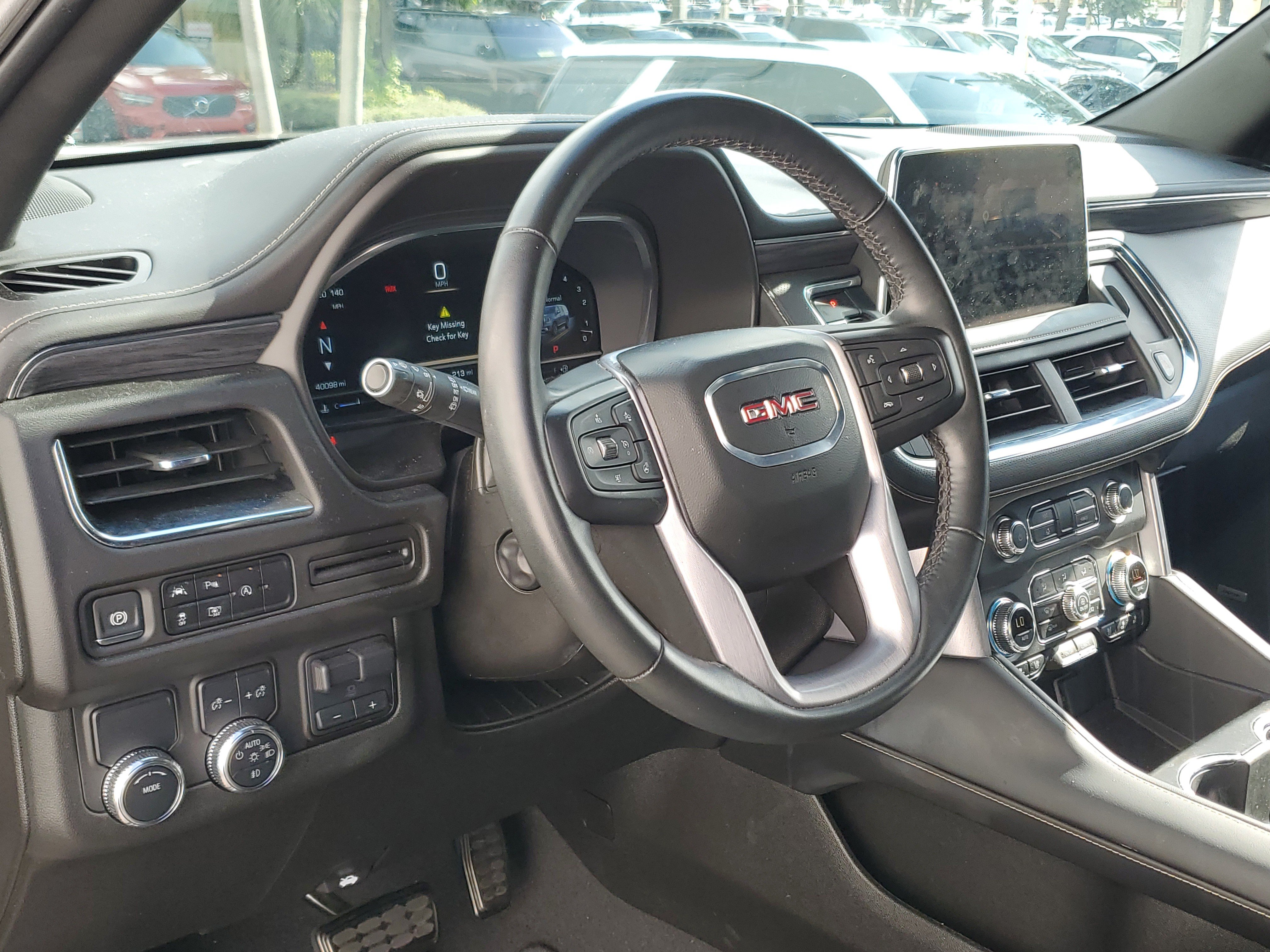 Used 2024 GMC Yukon SLT w/ SLT Luxury Package RWD image 11