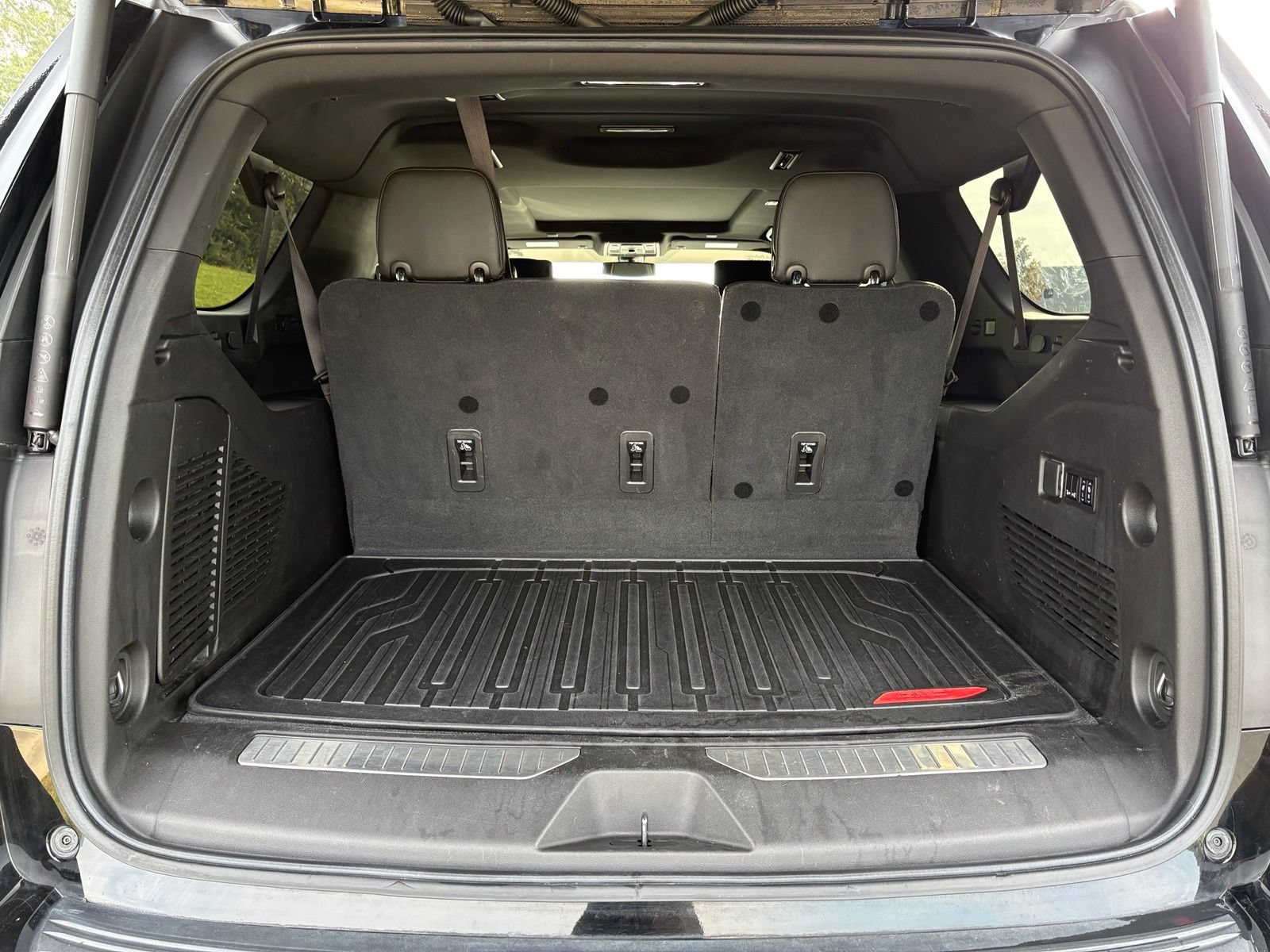 Used 2021 GMC Yukon XL AT4 w/ AT4 Premium Plus Package AWD/4WD image 12