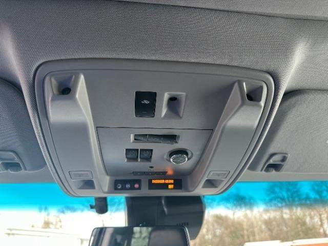 Used 2017 Cadillac Escalade Luxury image 26