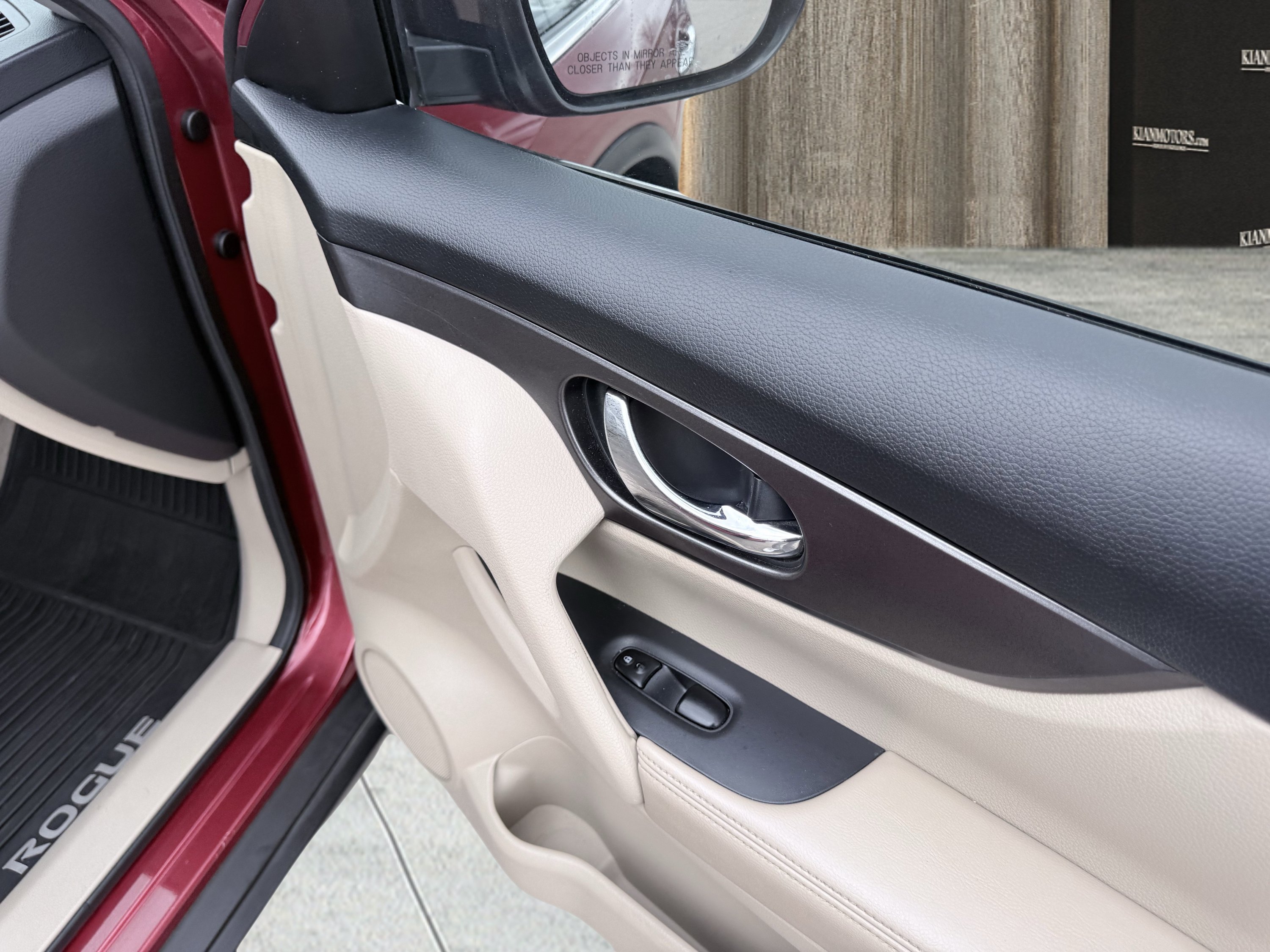 Used 2015 Nissan Rogue S FWD image 38