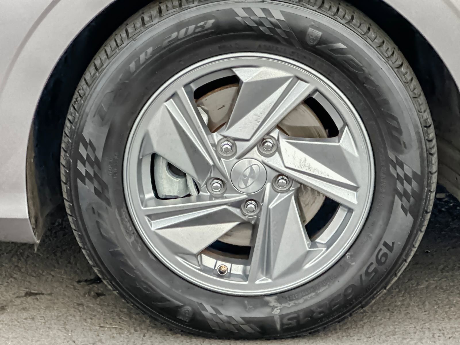 Used 2024 Hyundai Elantra SE image 23