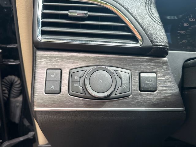 Used 2013 Lincoln MKX FWD image 25