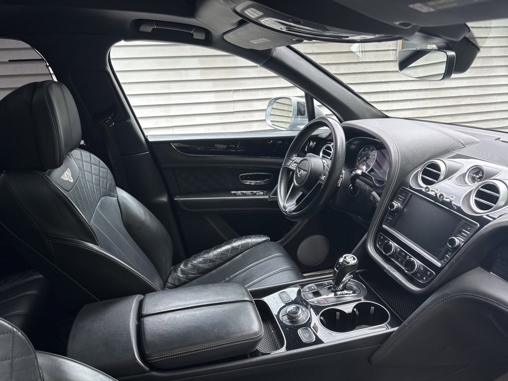 Used 2018 Bentley Bentayga Activity image 32
