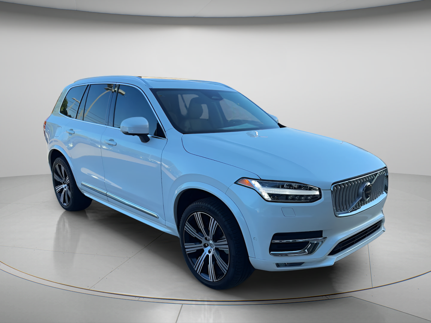 Used 2025 Volvo XC90 B6 Ultra w/ Protection Package AWD/4WD image 3