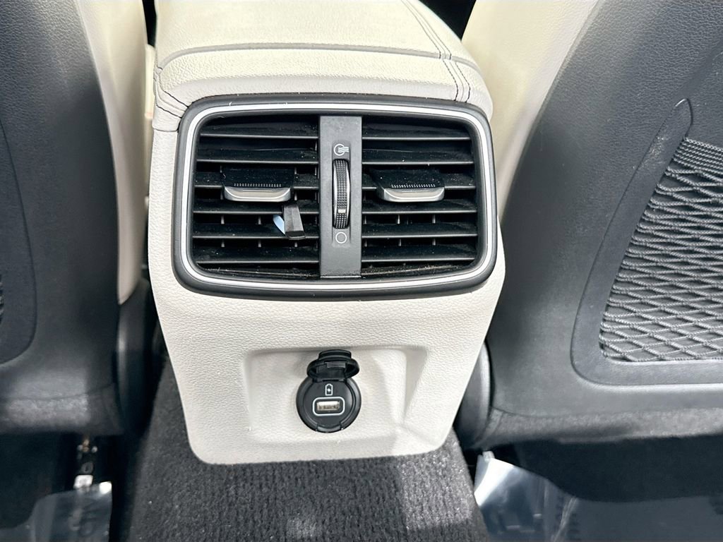 Used 2020 Genesis G70 2.0T image 19