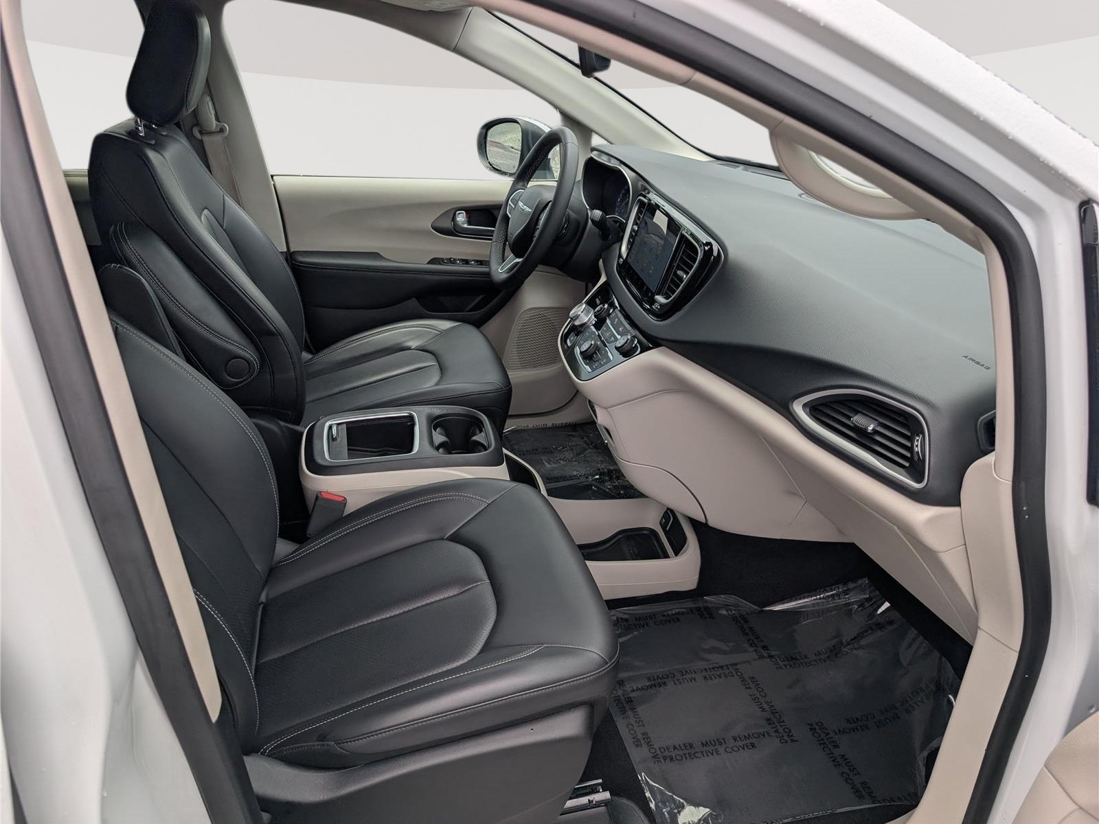 Used 2023 Chrysler Pacifica Touring-L FWD image 10