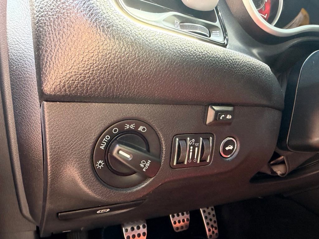 Used 2015 Dodge Challenger SRT w/ Technology Group image 19
