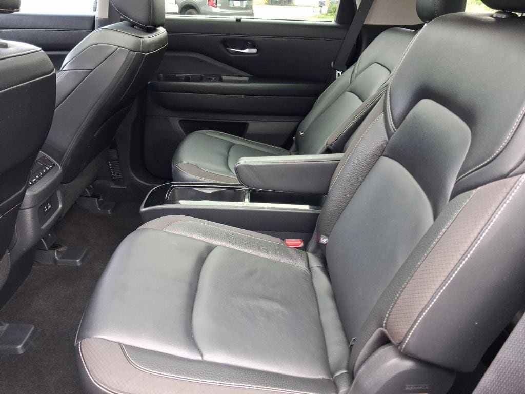 Certified 2023 Nissan Pathfinder SL w/ SL Premium Package AWD/4WD image 16