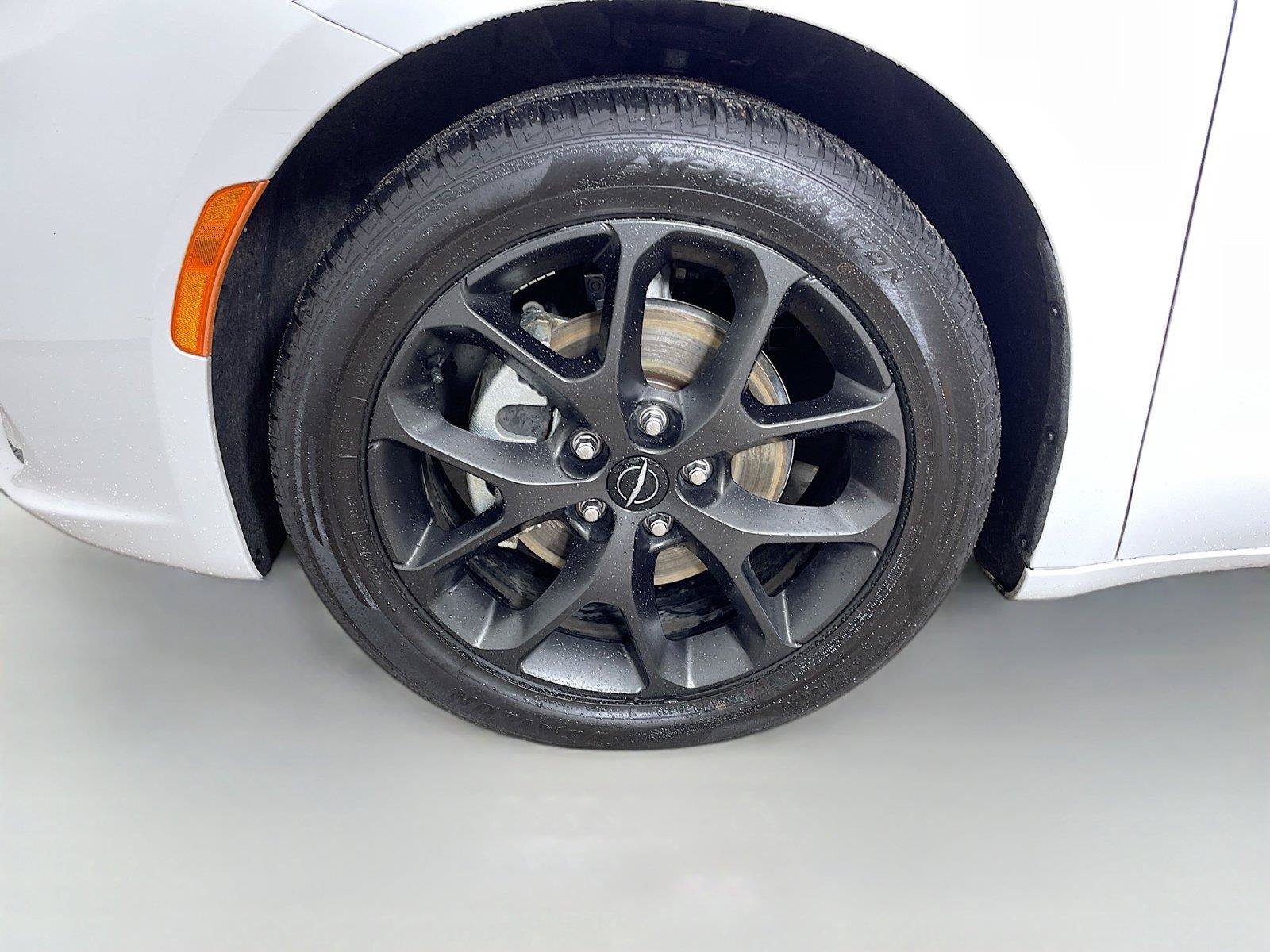 Used 2025 Chrysler Pacifica Limited FWD image 31