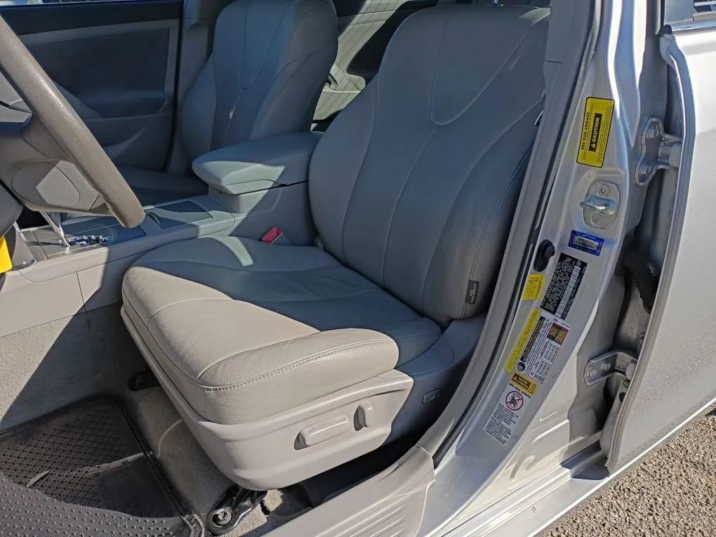 Used 2011 Toyota Camry XLE image 10