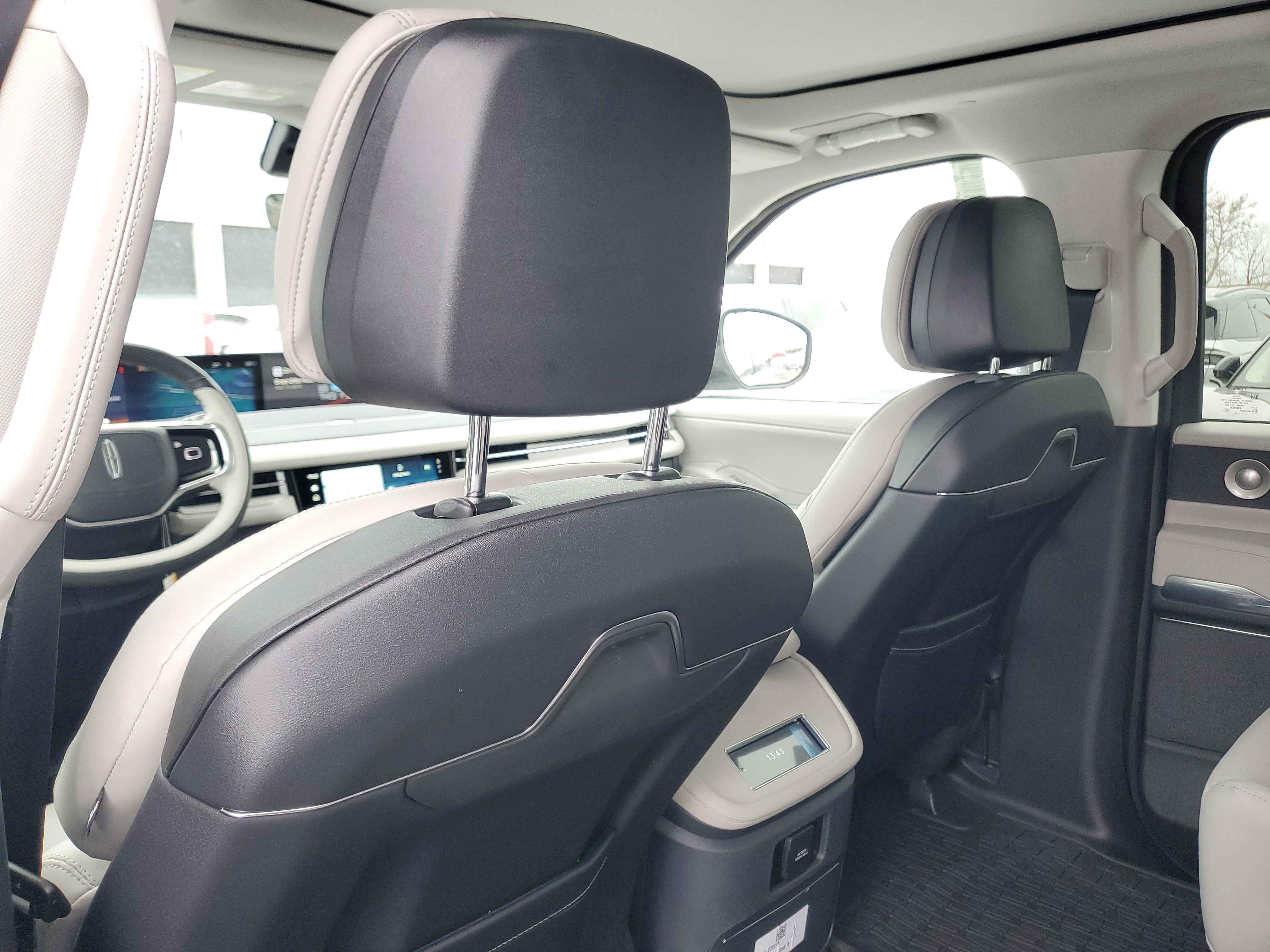 New 2026 Lincoln Navigator Reserve w/ Jet Appearance Package image 28