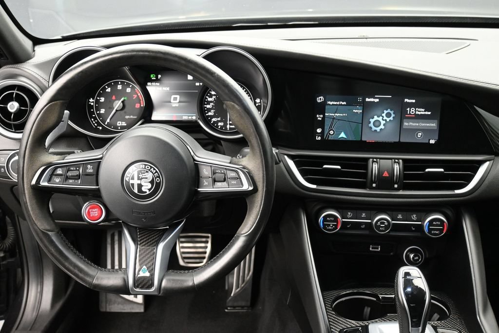 Used 2022 Alfa Romeo Giulia Quadrifoglio RWD image 11