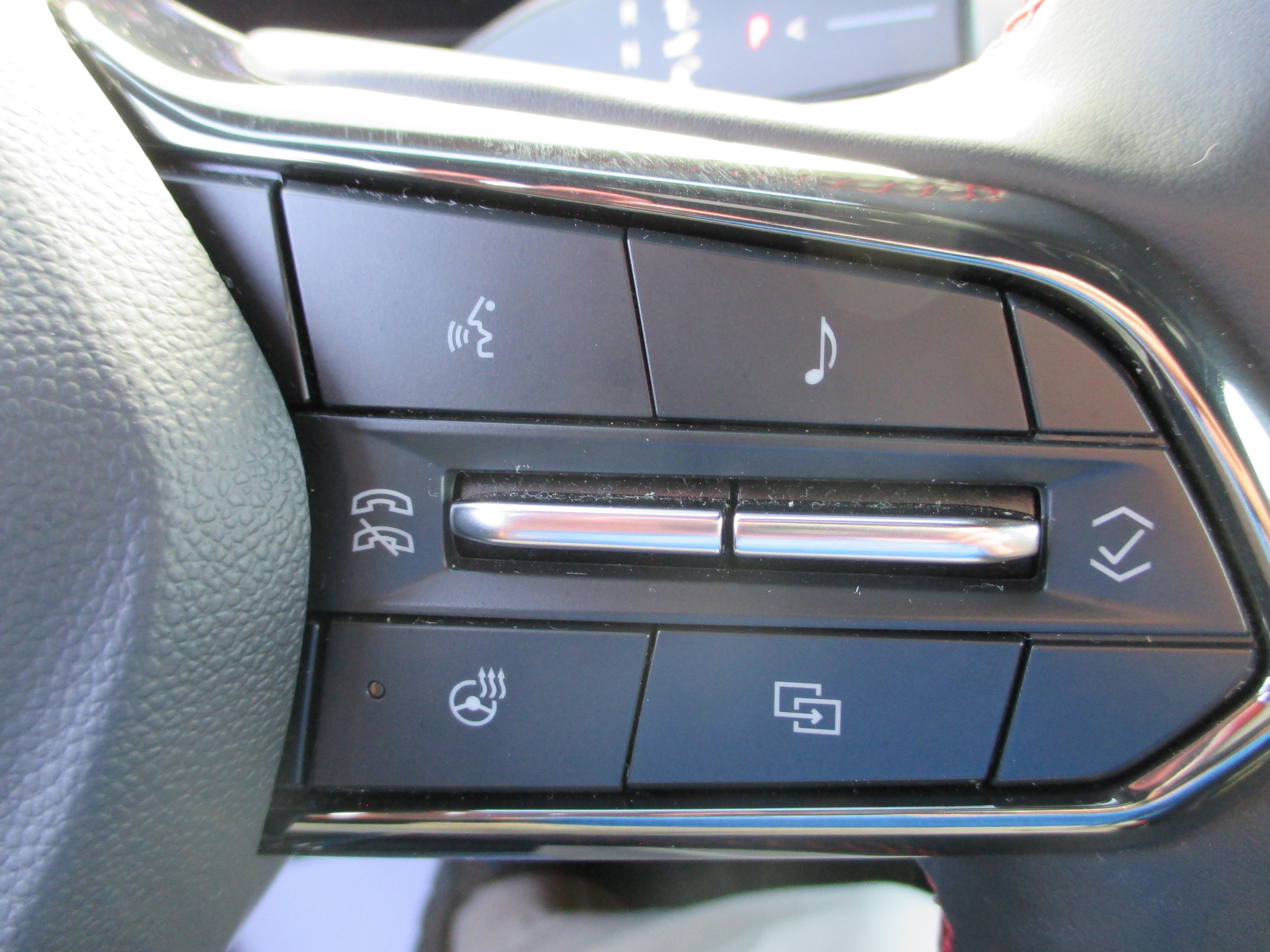 Used 2024 Chevrolet Blazer EV RS image 25