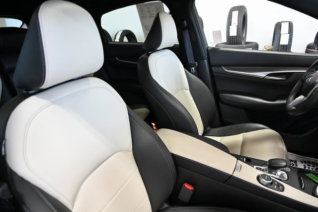 Used 2023 INFINITI QX55 Luxe w/ Cargo Package image 9