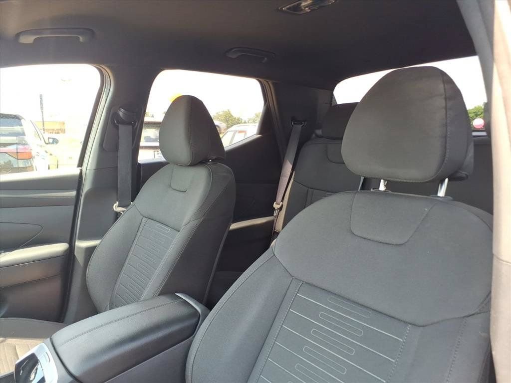 Used 2025 Hyundai Santa Cruz SE FWD image 18