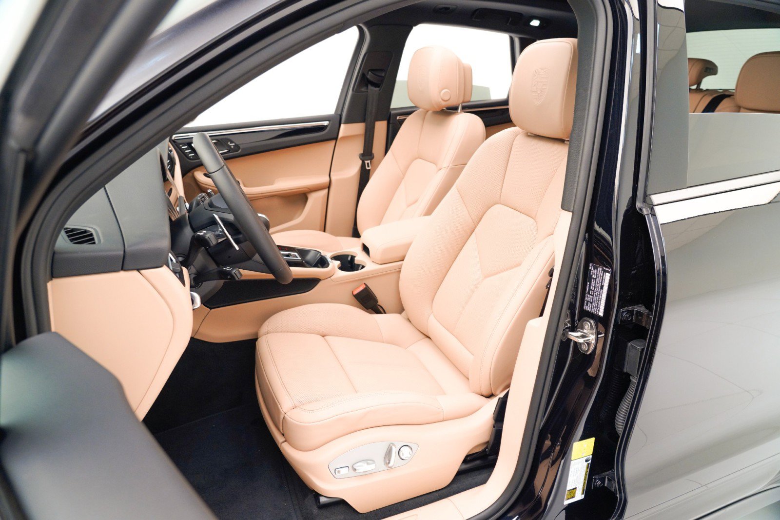 New 2026 Porsche Macan image 5