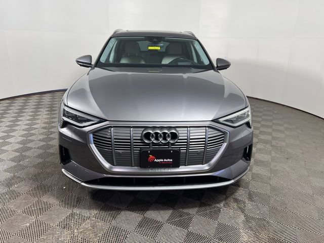Used 2019 Audi e-tron Prestige w/ Prestige Package image 2