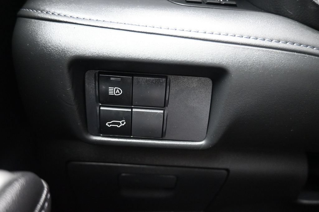 Used 2020 Toyota Highlander XLE AWD/4WD image 26