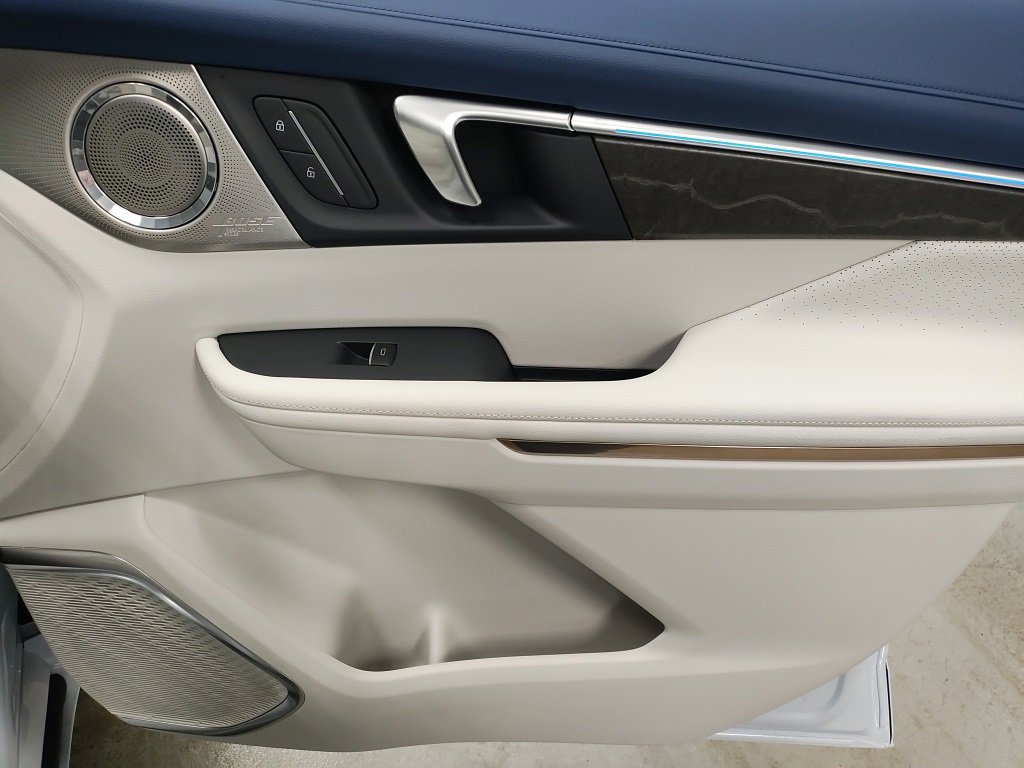 New 2026 Buick Enclave Avenir image 9