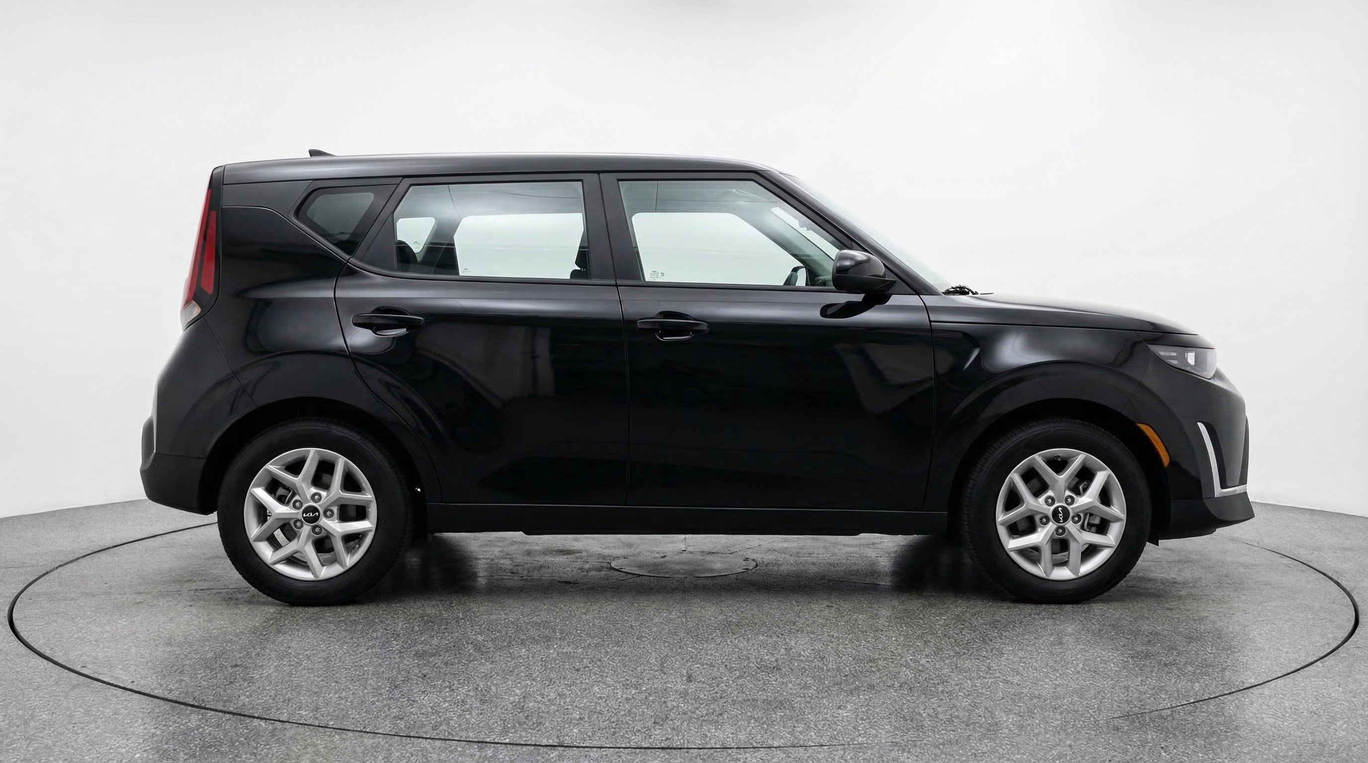 Used 2025 Kia Soul LX w/ LX Technology Package FWD image 11