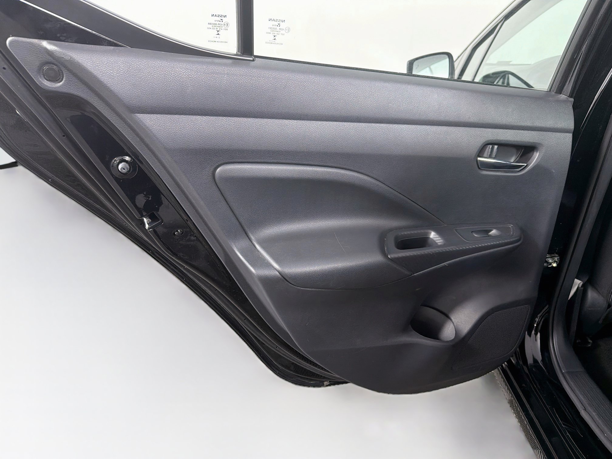 Used 2025 Nissan Versa SV FWD image 27