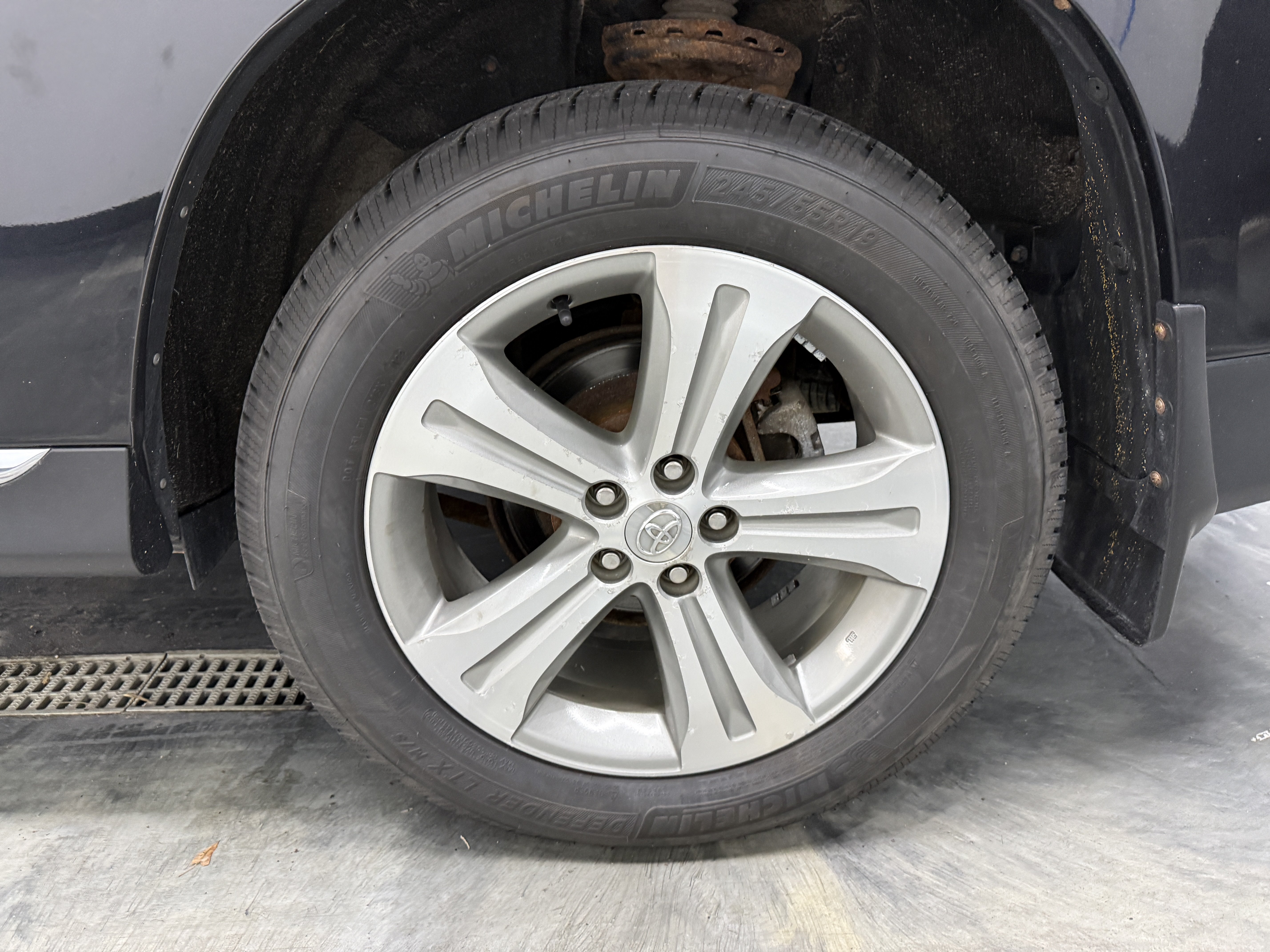 Used 2012 Toyota Highlander Limited AWD/4WD image 26