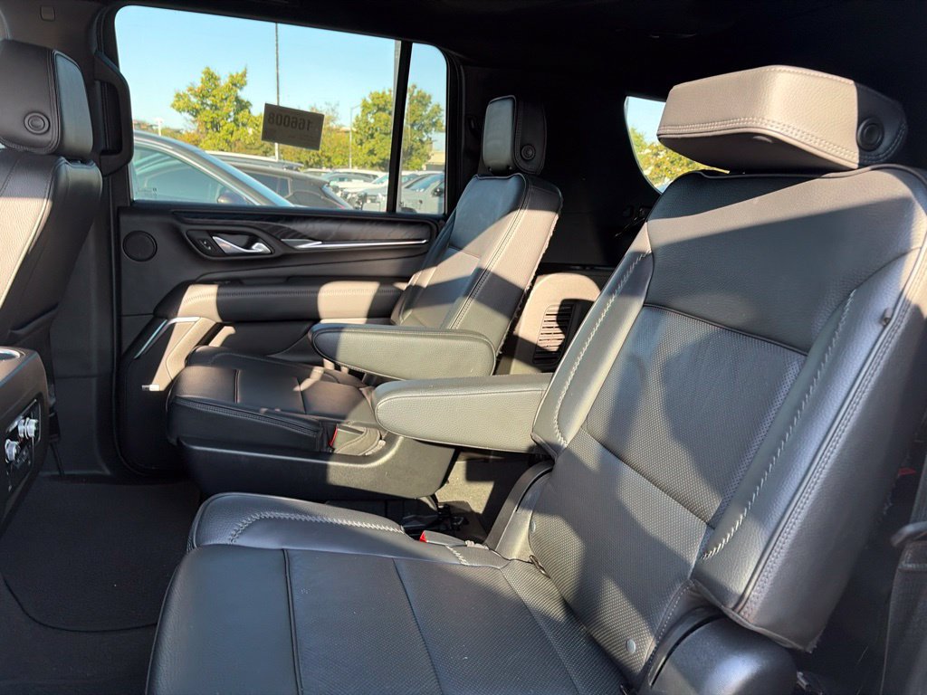 Used 2022 GMC Yukon XL Denali w/ Denali Premium Package AWD/4WD image 8