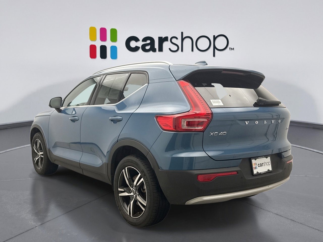 Used 2025 Volvo XC40 B5 Core image 3