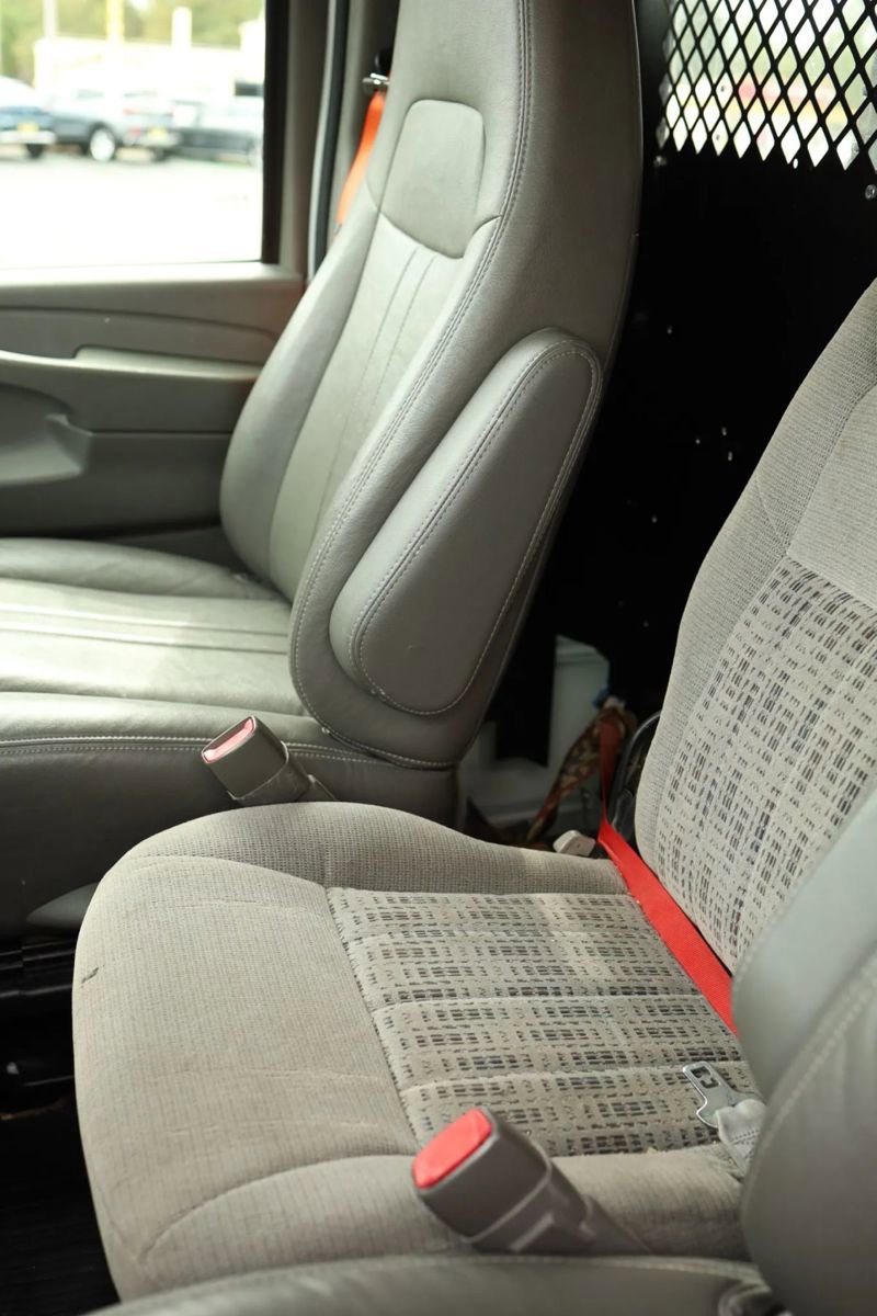 Used 2013 Chevrolet Express 2500 image 29